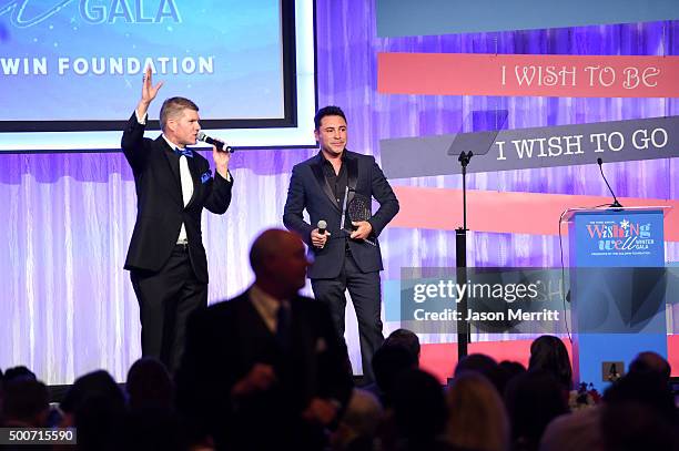 Former boxer Oscar Dela Hoya accepts the Shining Star Honoree Award onstage during Make-A-Wish Greater Los Angeles Honoring Oscar De La Hoya, Michael...