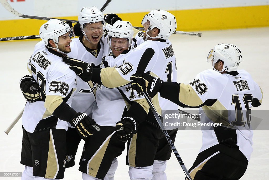 Pittsburgh Penguins v Colorado Avalanche