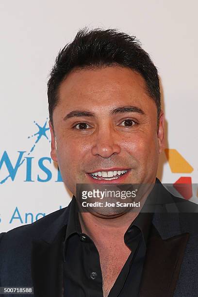 Former boxer Oscar De la Hoya arrives at the Make-A-Wish Greater Los Angeles Annual Wishing Well Winter Gala at the Beverly Wilshire Four Seasons...