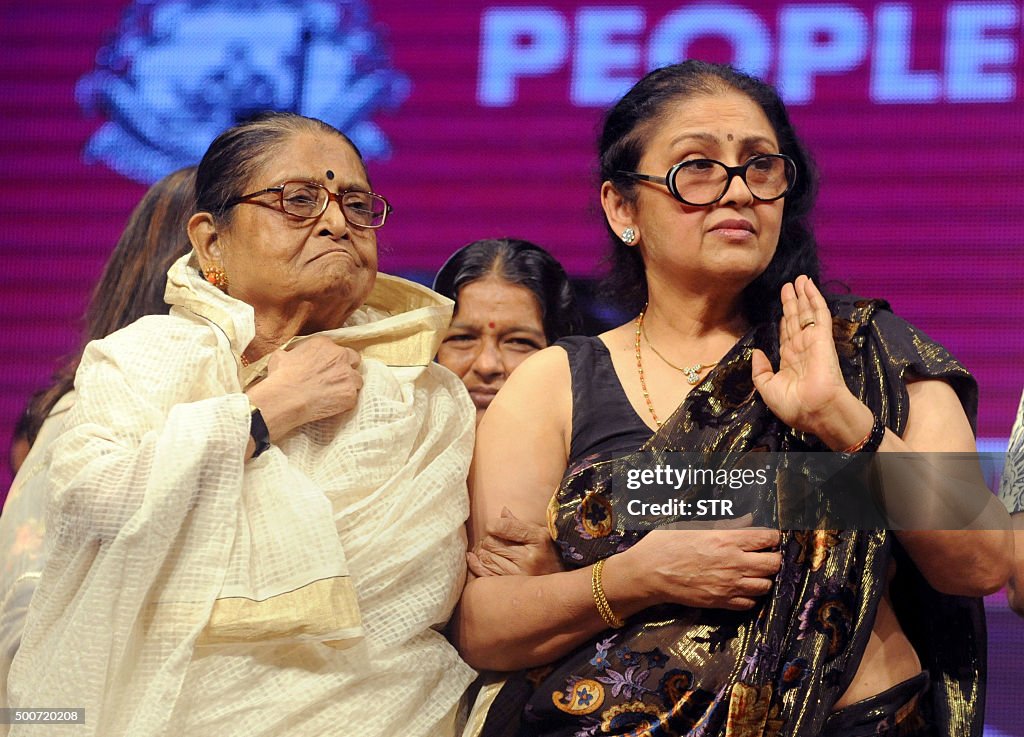Ruma Singer Indian Bengali actress and singer, Ruma Guha Thakurta , with Hindi ...