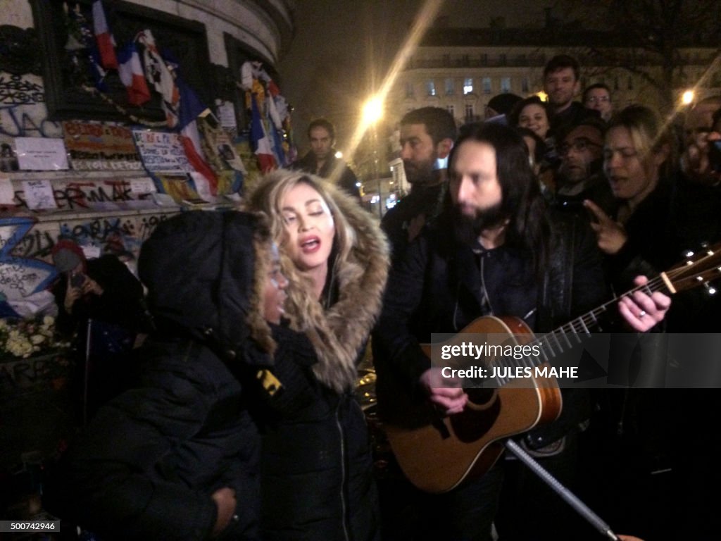 TOPSHOT-FRANCE-US-MUSIC-ATTACKS-TRIBUTE-MADONNA