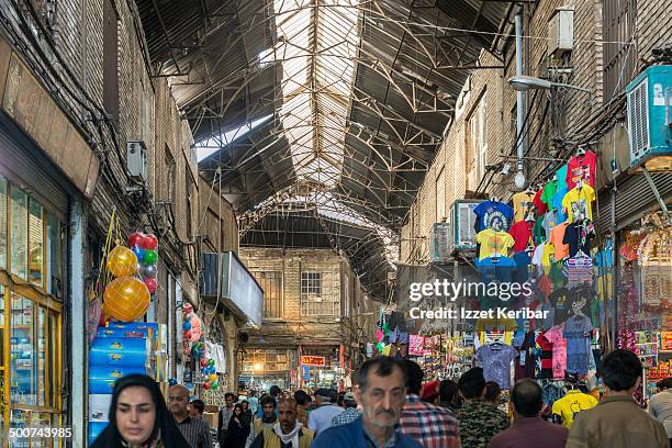 views of tehran grand bazaar, iran - grote bazaar teheran stockfoto's en -beelden