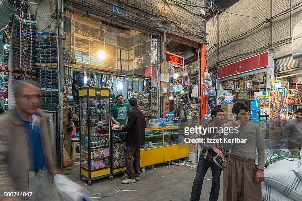views of tehran grand bazaar, iran - grote bazaar teheran stockfoto's en -beelden