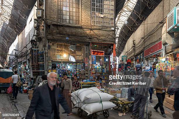 views of tehran grand bazaar, iran - grote bazaar teheran stockfoto's en -beelden