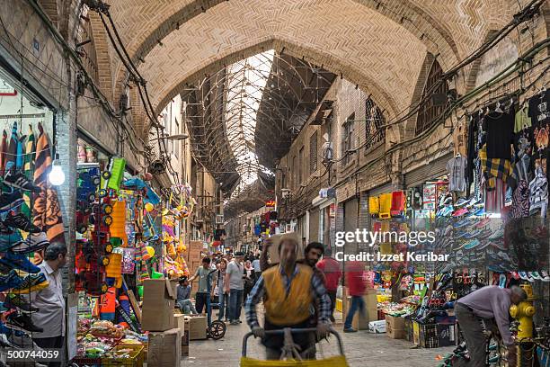 views of tehran grand bazaar, iran - grote bazaar teheran stockfoto's en -beelden