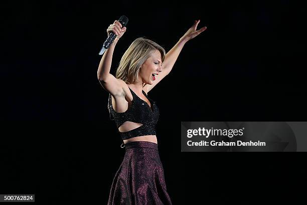 Taylor Swift performs during her '1989' World Tour at AAMI Park on December 10, 2015 in Melbourne, Australia.