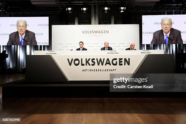 Hans Dieter Poetsch , Chairman of the Supervisory Board of Volkswagen AG, and Volkswagen Group Chairman Matthias Mueller , attend a press conference...