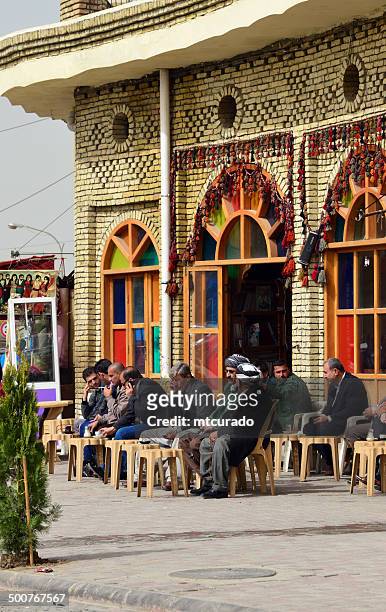 erbil, kurdistan, iraq: famous teahouse, machko chaikhana - erbil stockfoto's en -beelden
