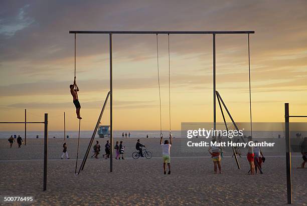 men on the beach excersing, venice beach - venice-beach stock pictures, royalty-free photos & images