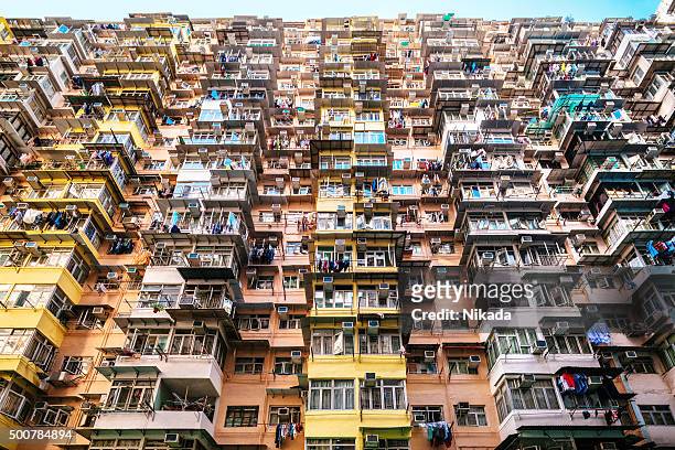 crowded apartment building in hong kong, china - hong kong community 個照片及圖片檔