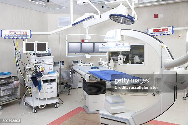 operating theatre with robotic imaging system - empty operating room stock pictures, royalty-free photos & images