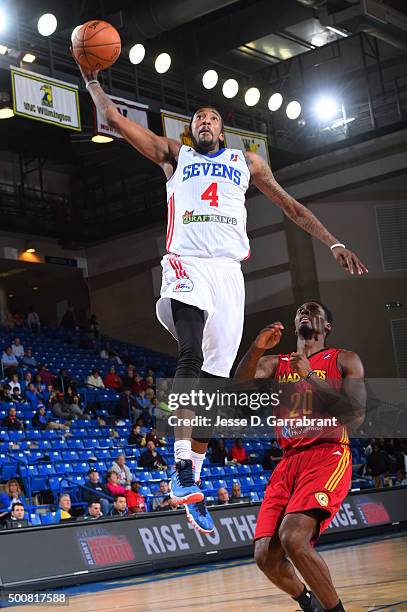 Jordan McRae of the Deleware 87ers dunks the ball against the Fort Wayne Mad Ants at the Bob Carpenter Center on December 9, 2015 in Newark,...