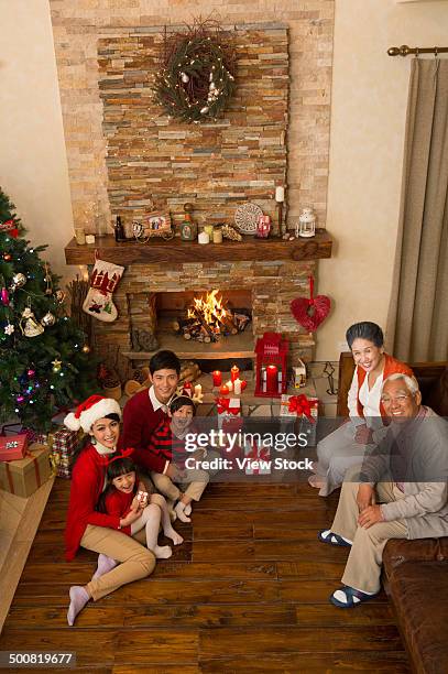 Asian Family Christmas Reunion Photos and Premium High Res Pictures ...