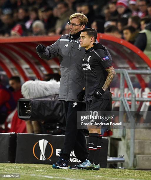 Jurgen Klopp manager of Liverpool talks with Philippe Coutinho during the UEFA Europa League match between FC Sion and Liverpool FC at Estadio...