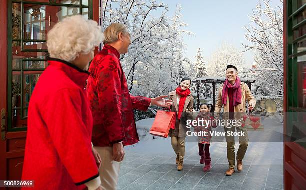 family on chinese new year - mom blessing son stockfoto's en -beelden