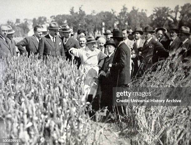 King Victor Emmanuel and Mussolini in the Estate of Castelporziano.