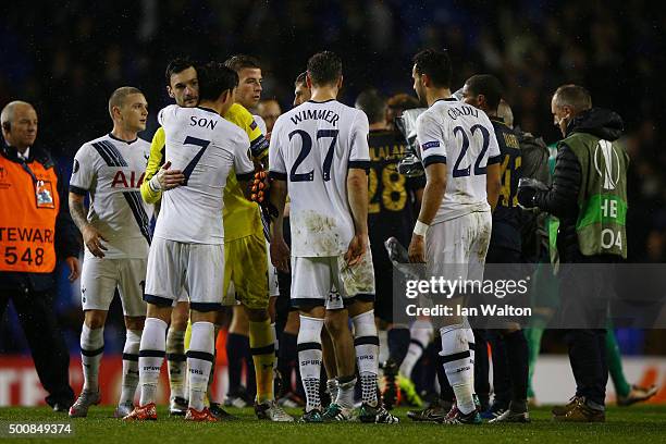 Spurs players celebrate following their team's 4-1 victory during the UEFA Europa League Group J match between Tottenham Hotspur and AS Monaco at...