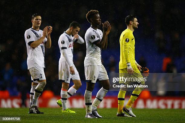 Joshua Onomah of Spurs and his teammates applaud the fans following their team's 4-1 victory during the UEFA Europa League Group J match between...