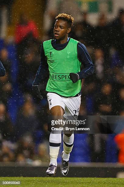 Joshua Onomah of Spurs warms up prior to kickoff during the UEFA Europa League Group J match between Tottenham Hotspur and AS Monaco at White Hart...
