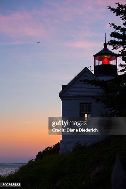 bass harbor lighthouse at sunset - diane diederich - fotografias e filmes do acervo