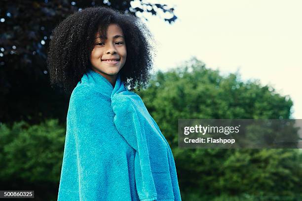 portrait of girl wrapped in towel outside - envuelto en una toalla fotografías e imágenes de stock