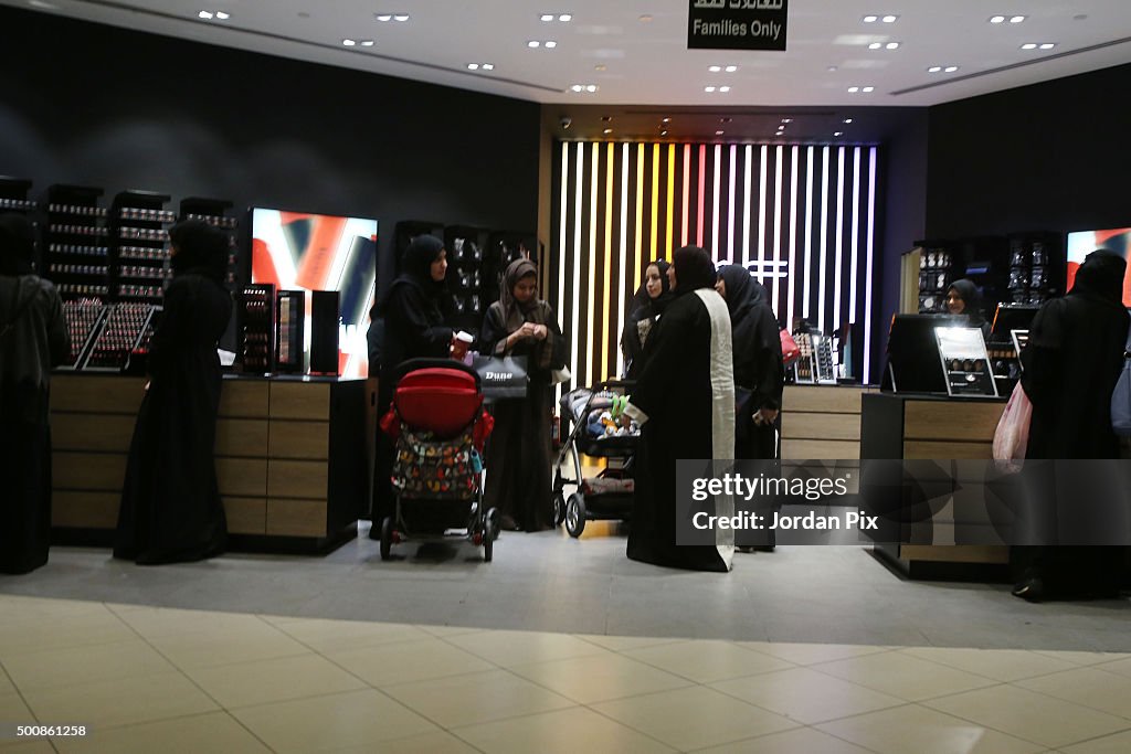 Saudi Shops Saudis shop at the Red Sea Mall, one of the biggest malls in city on ...