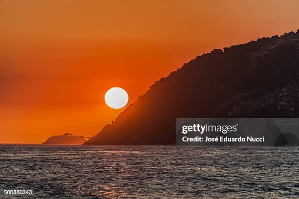 pôr do sol no verão - pôr do sol fotografías e imágenes de stock