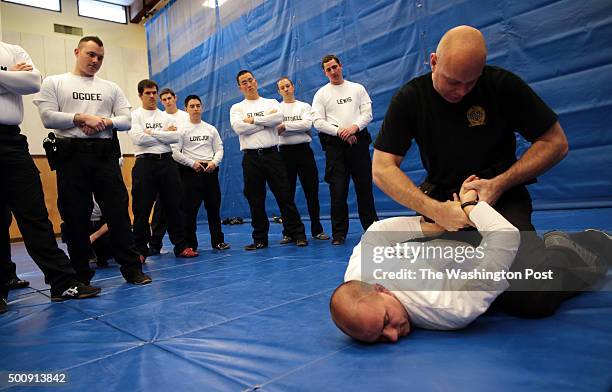Police Handcuffing Photos and Premium High Res Pictures - Getty Images