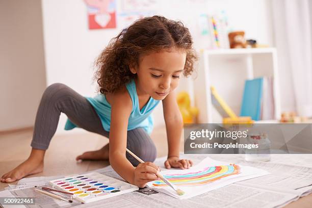 regenbogen sind meine favoriten, das in der ganzen welt! - kinder malen boden stock-fotos und bilder