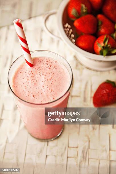 strawberry smoothie and strawberries looking down - strawberry smoothie stock pictures, royalty-free photos & images