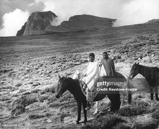 Basuto tribesmen dressed in their traditional blankets on Mont-aux-Sources, 10 000 feet up in the Drankensberg mountains, on the Natal side of the...