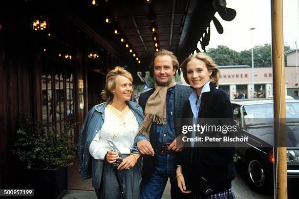 Beatrice Kollo Ehefrau von Rene Kollo,, Rene Kollo, Marguerite Kollo, Schwester von Rene Kollo, , beim Stadtbummel in Kopenhagen/Dänemark, , CW;...