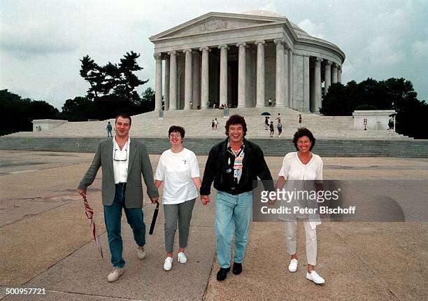 Tony Marshall und Ehefrau Gaby feiern am; 02. Juni 1997 ihren 25. Hochzeitstag, hier; vor dem Denkmal des früheren; US-Präsidenten Thomas Jefferson...