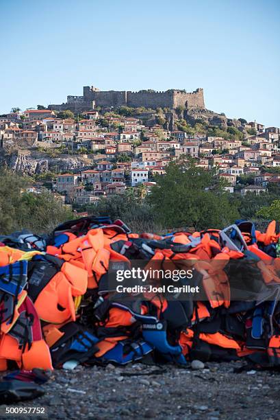 flüchtling krise und geschichte in europa - exilles fort stock-fotos und bilder