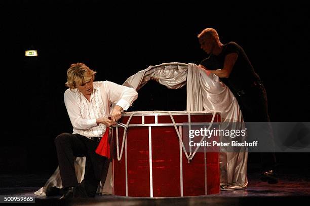 Hans Klok, Russischer Staatscircus, München, , Zirkus, Staatszirkus, Auftritt, Bühne, Magier, Zauberer, Zaubertrick, Promi Promis, Prominente, P.-Nr....