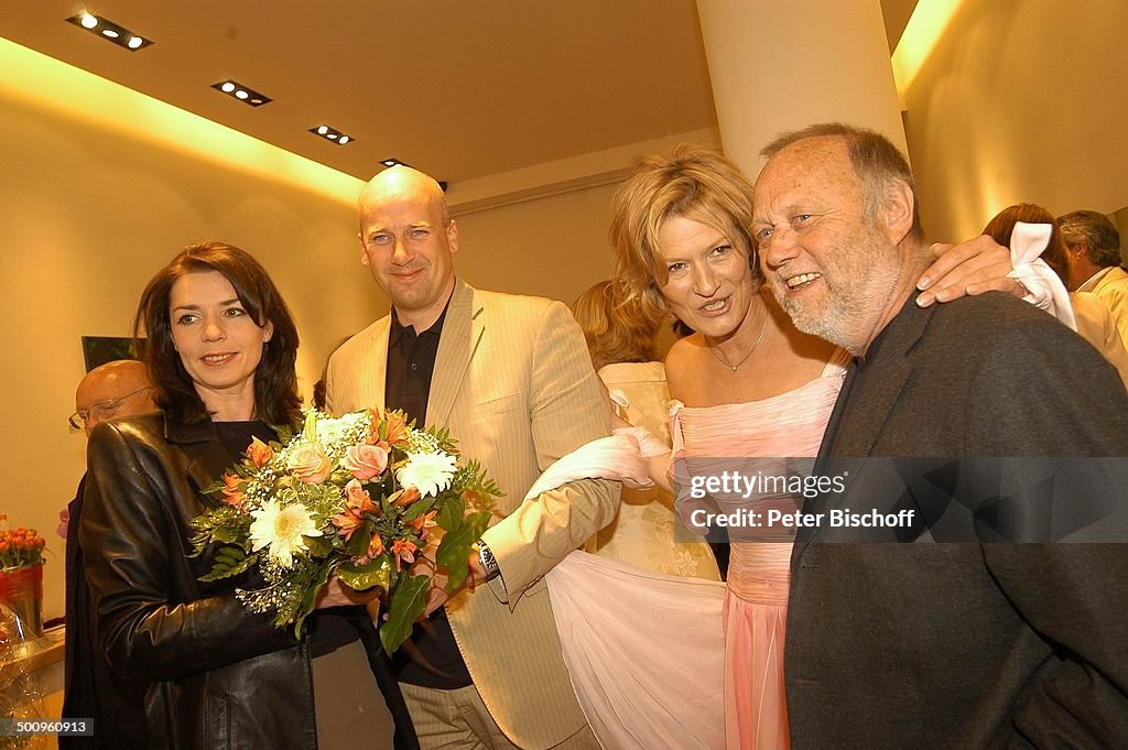 Dana Vavrova, Jens Schniedenharn, Suzanne von Borsody, Joseph Vilsmaier (v.l.n.r.), Eröffnung Juweliergeschäft 'Marryring', München, Geschäft, Juwelie