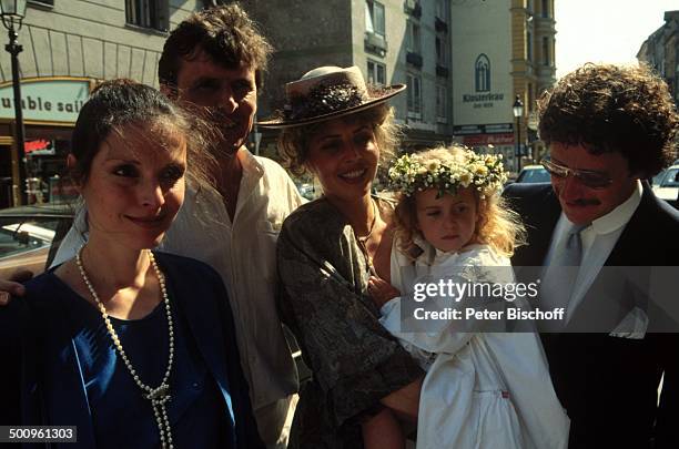 Kristina Nel, Ehemann Helmut Förnbacher,; Michaela May, Dr. Jack Schiffer, Tochter; Alexandra, Hochzeit von Jutta Speidel und; Dr. Stefan Feuerstein,...