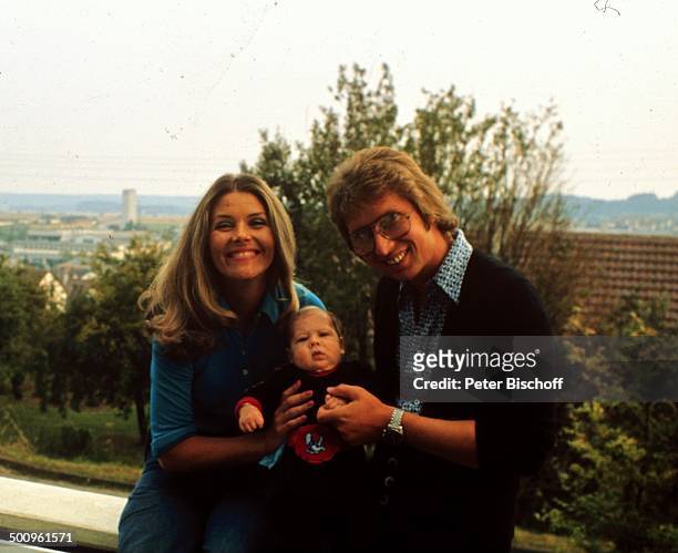 Lena Valaitis mit Ehemann Robert Wiedmann und Sohn Marco,, Promi, Foto: P.Bischoff, , Sc