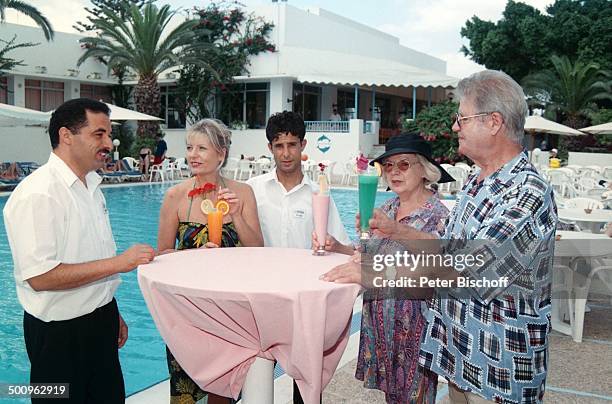Sabine Postel, Muter Gisela Postel, Vater Kurt Postel,, Tunesien, Urlaub, Club Aldiana, Swimming-Pool, Promi, Foto: P.Bischoff,