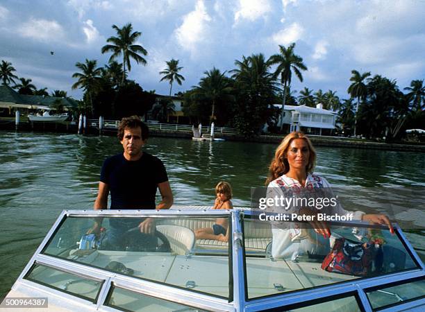 Daliah Lavi-Gans , , Ehemann Peter; Rittmaster, Sohn Rouven, Boot, Sunset; Island/Miami Beach/Florida/USA/Amerika/USA, Promi, Foto: P.Bischoff, , Sc