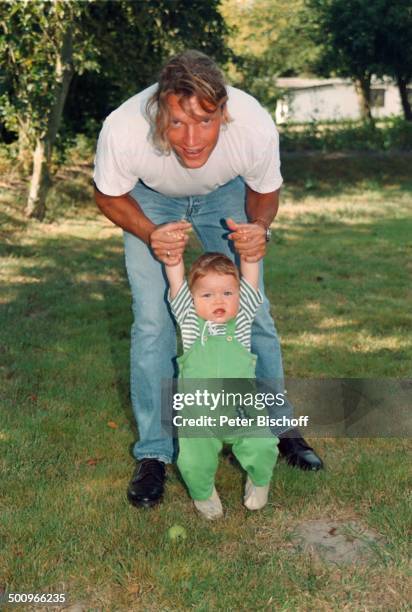 Hardy Krüger jr., Sohn Leon Daniel, -, St. Peter Ording, Urlaub, Homestory, Garten, Baby, Säugling, Schauspieler, Promi, Promis, Prominente,...