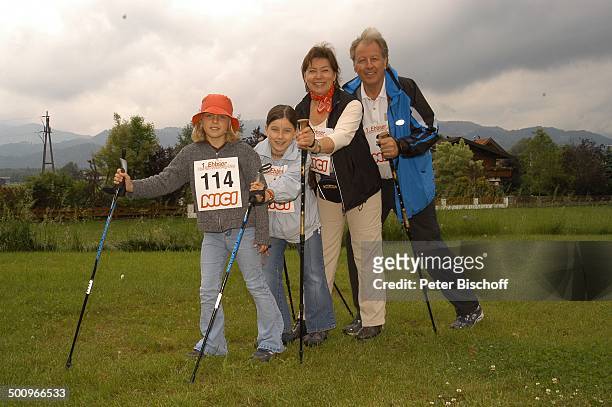 Gerhart Lippert, Ehefrau Maria Lippert, Tochter Katharina Lippert, Freundin Jacqueline , 1. "Ebbser Nordic Walking Day", Ebbs, am "Zahmen Kaiser", ,...