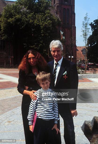 Rudi Carrell, Ehefrau Anke, Sohn Alexander, Verleihung des "Bundesverdienstkreuzes", Kind, Kinder, Showmaster, Moderator, Entertainer, Promi, BB,...