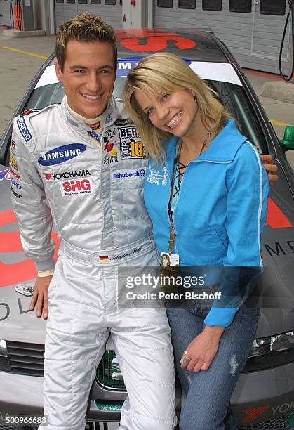 Sebastian Stahl , Finja Martens , Nürburg, Rennstrecke "Nürburgring", Daily-Soap "Unter uns", , Rennwagen, Overall, Rennoutfit, Rennanzug Promi,...