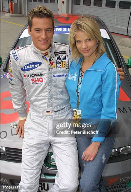 Sebastian Stahl , Finja Martens , Nürburg, Rennstrecke "Nürburgring", Daily-Soap "Unter uns", , Rennwagen, Overall, Rennoutfit, Rennanzug Promi,...