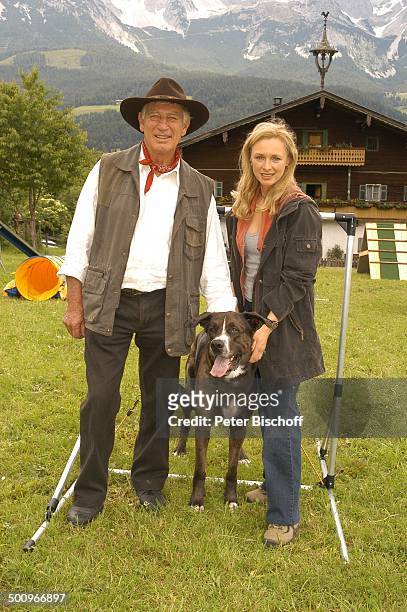 Siegfried Rauch , Marita Marschall , Hund "DJ Bobo", ARD-Film "Der Ruf der Berge", alter Titel "Alarm in den Bergen", Ellmau /Tirol/Österreich, ,...