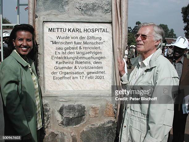 Karlheinz Böhm, Ehefrau Almaz Böhm,; Eröffnung des "Mettu-Karl-Hospitals",; finanziert durch die Äthiopienhilfe; "Menschen für Menschen" von...