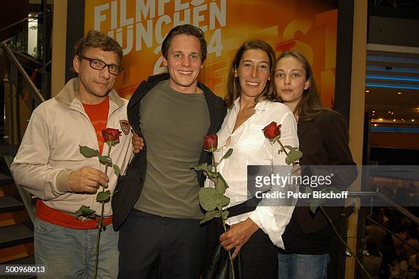 Richy Müller, Johannes Zirner, Adele Neuhauser, Heike Warmuth , ZDF - Film "Die Kirschenkönigin", "Filmfest München 2004", , München, Rosen, Blumen,...