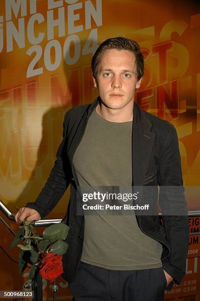 Johannes Zirner, ZDF - Film "Die Kirschenkönigin", "Filmfest München 2004", , München, Rose, Blume, Schauspieler, Promi Promis, Prominente, P.-Nr.:...