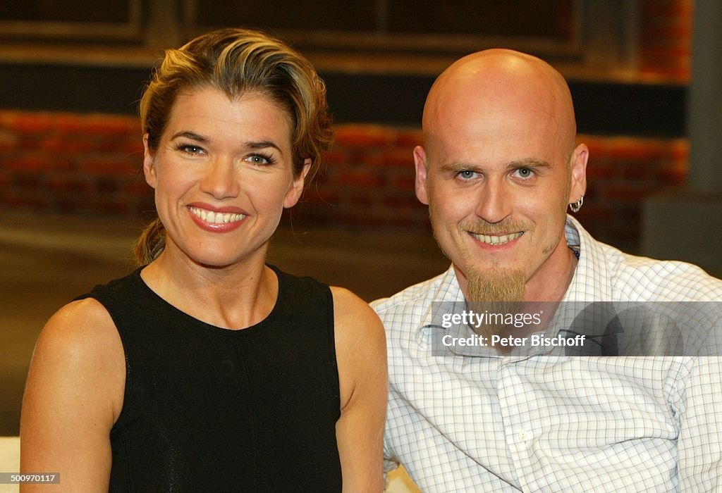 Anke Engelke (Moderatorin, Komikerin, Sängerin, Gastgeberin), Ralf Zacherl (Fernseh-Koch, Koch, Autor), SAT.1-Talk-Show 'Anke Late-Night', Bart, Glatz